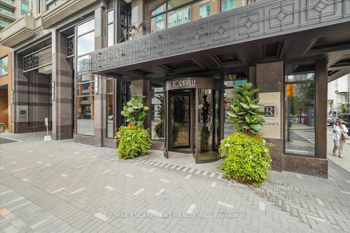 Property Photo:  68 Yorkville Ave 304  ON M5R 3V7 