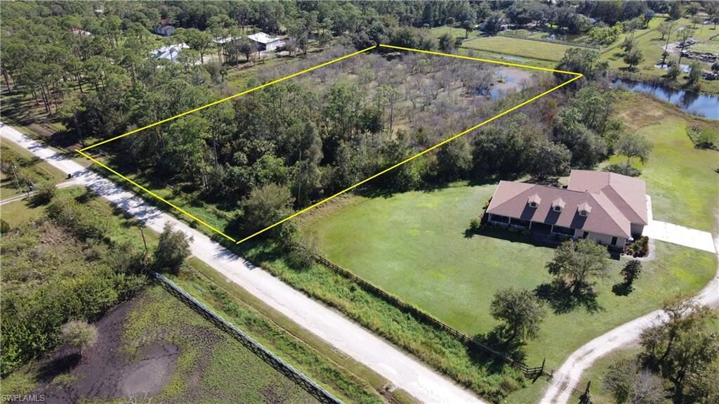Property Photo: 9750 Quail Hollow Rd FL 33917