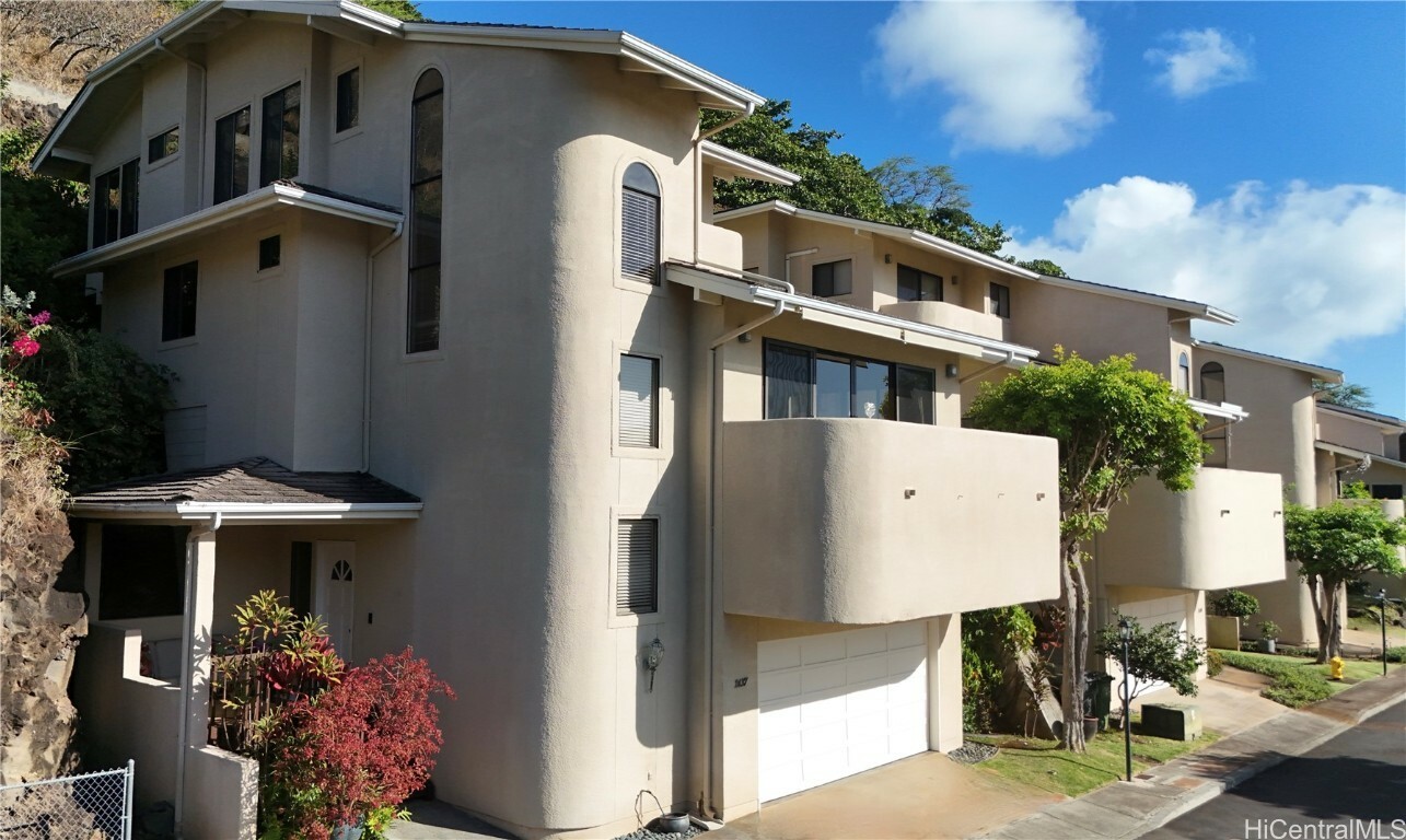 Property Photo:  1437 Hoakoa Place 10  HI 96821 