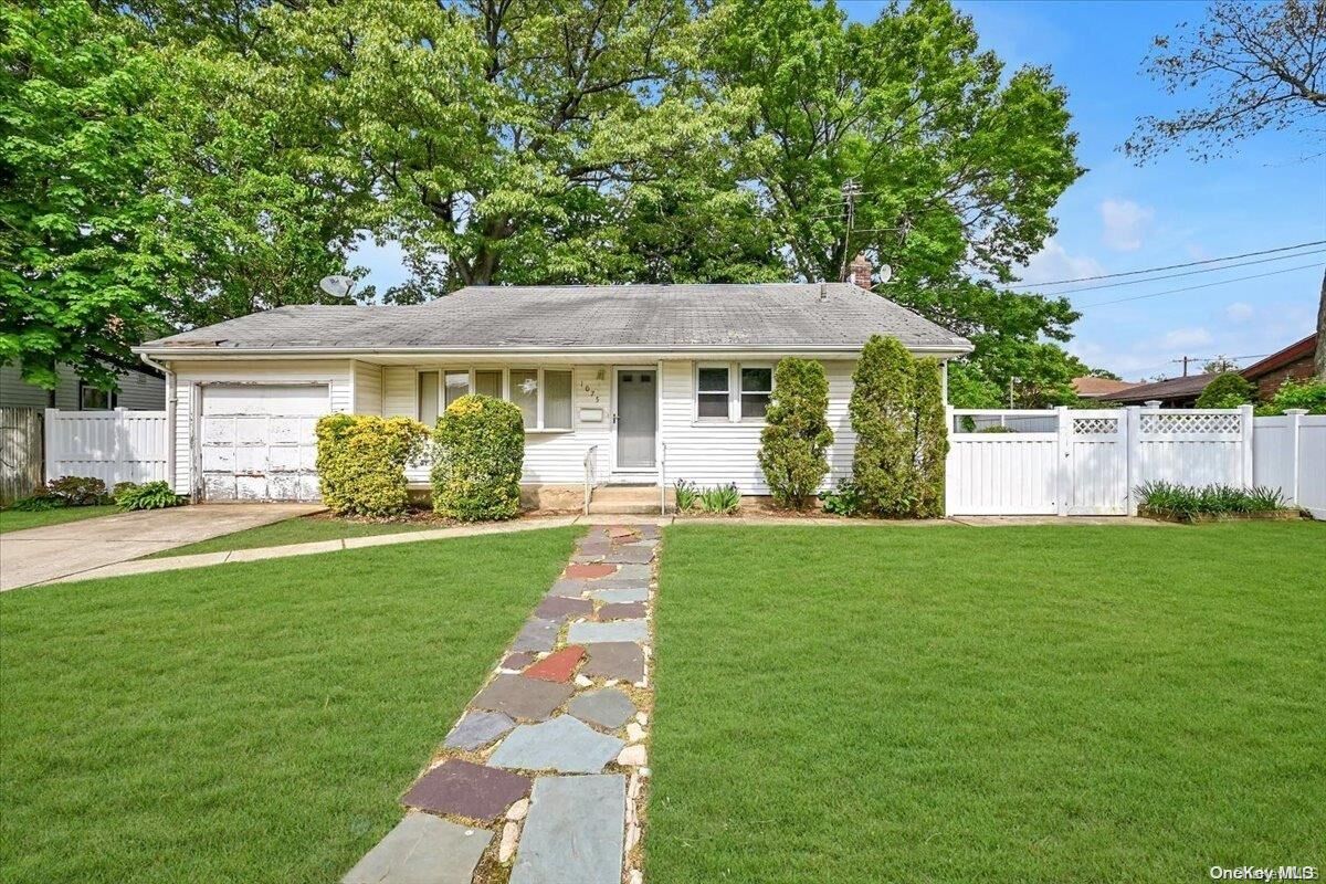 Property Photo:  1075 Tyler Road  NY 11552 