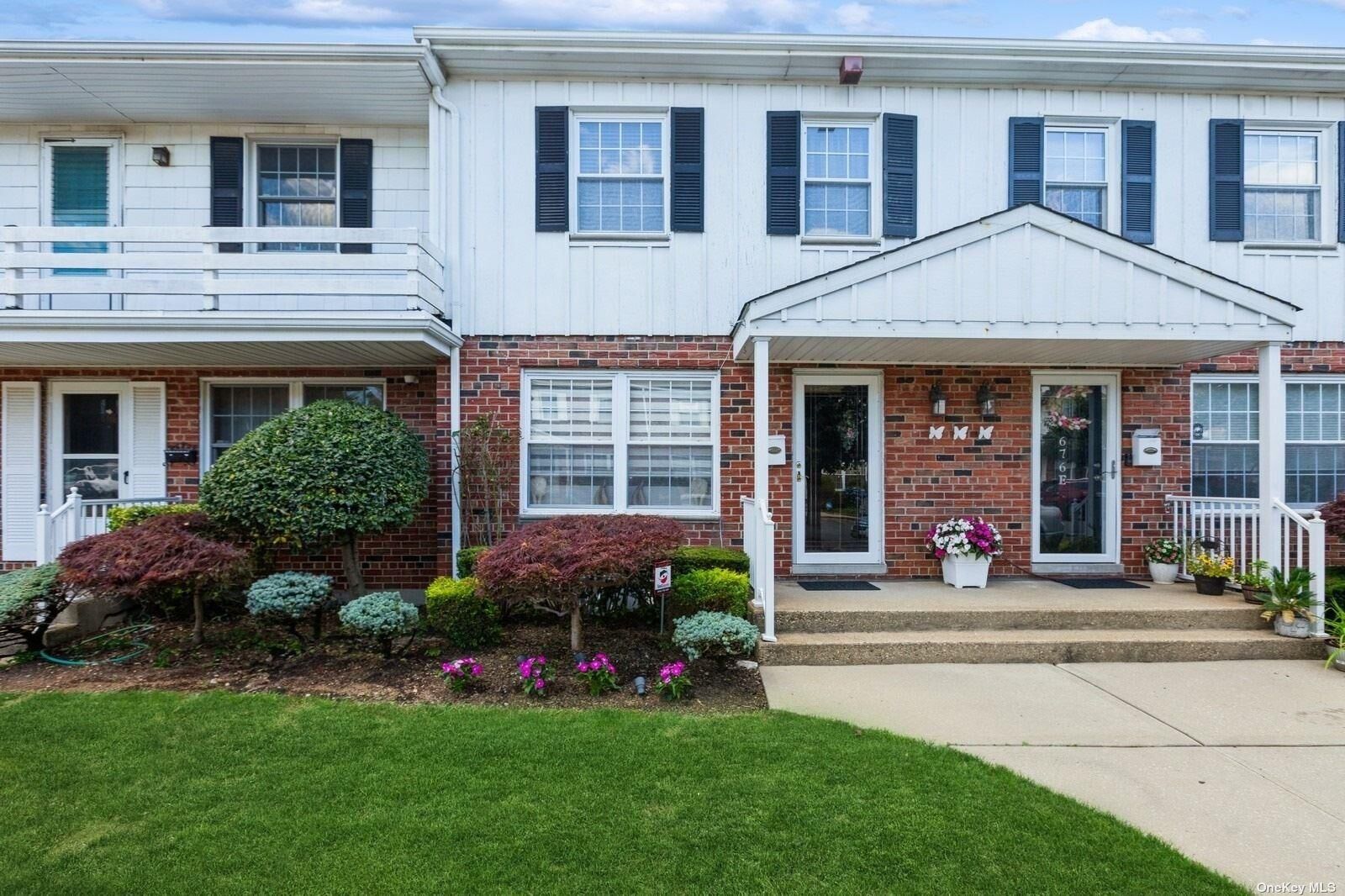 Property Photo:  676 Front Street 2F  NY 11550 