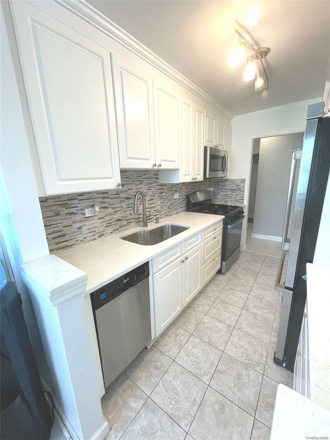 Property Photo:  84-39 153rd Avenue 4E  NY 11414 