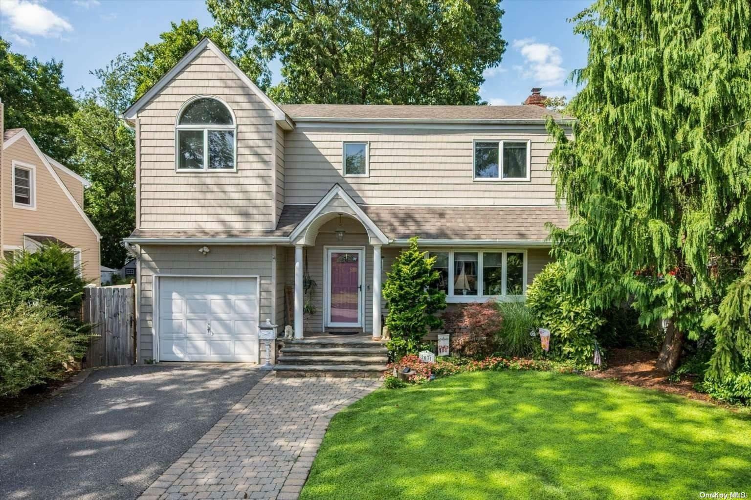 Property Photo:  2031 Potter Avenue  NY 11566 