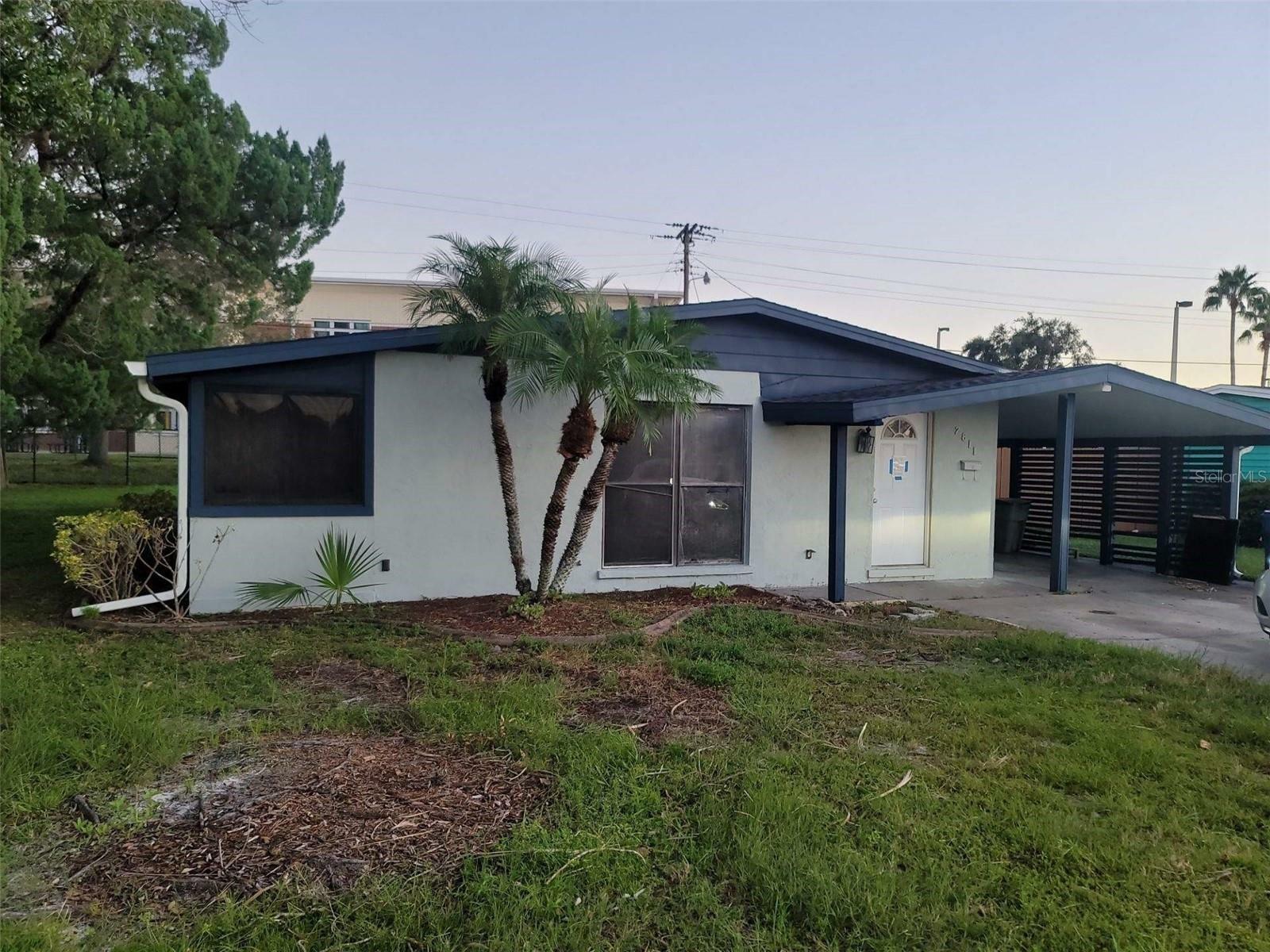 Property Photo:  2811 Bayshore Gardens Parkway  FL 34207 