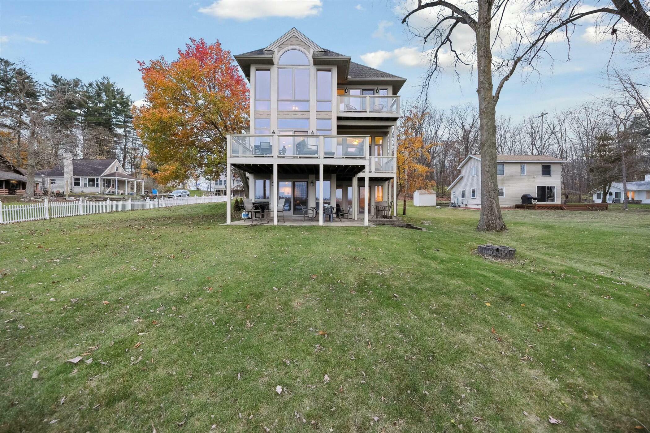 Property Photo:  2490 Lakeview Drive  MI 49234 