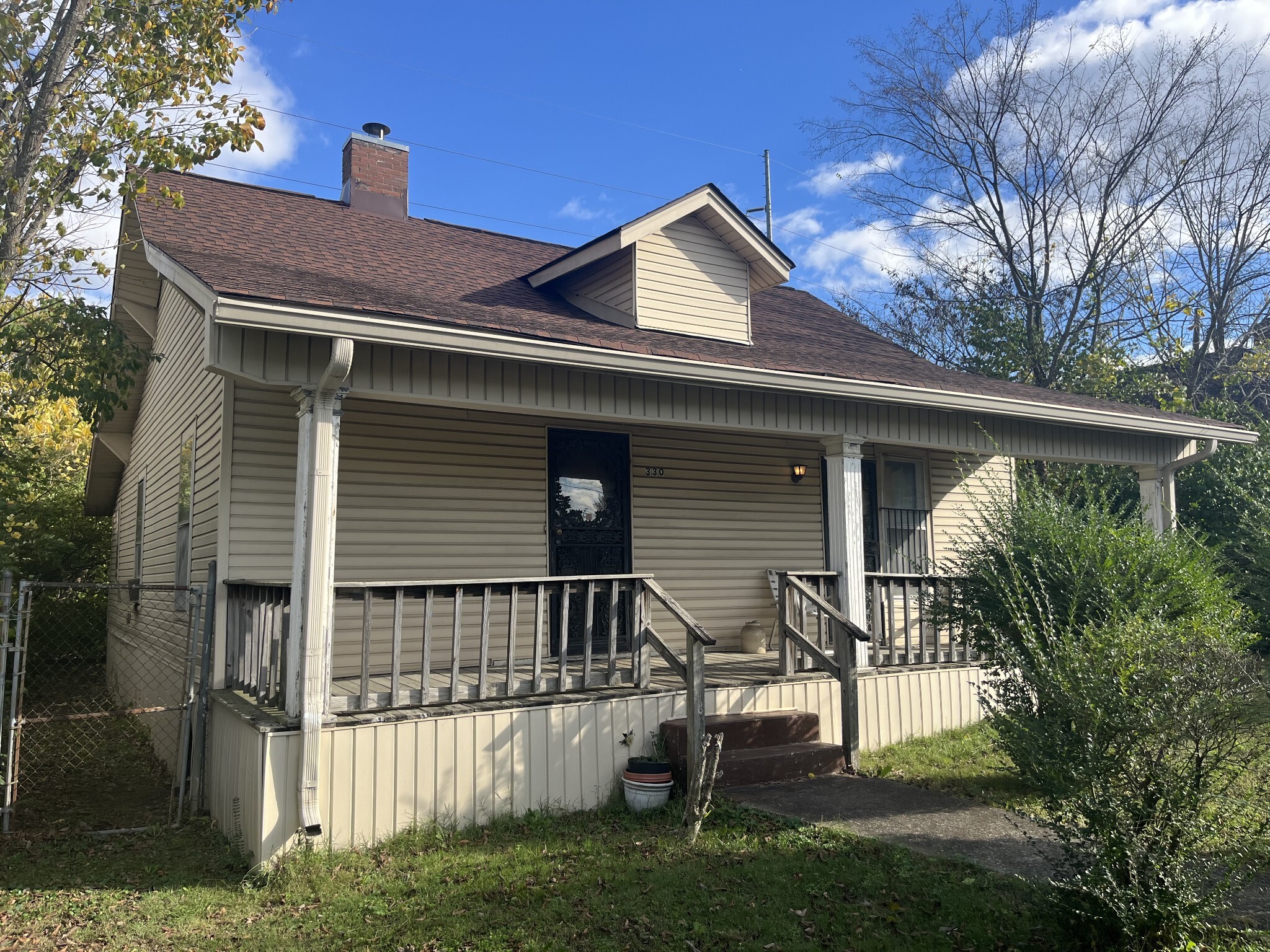 Property Photo:  330 33rd Ave N  TN 37209 