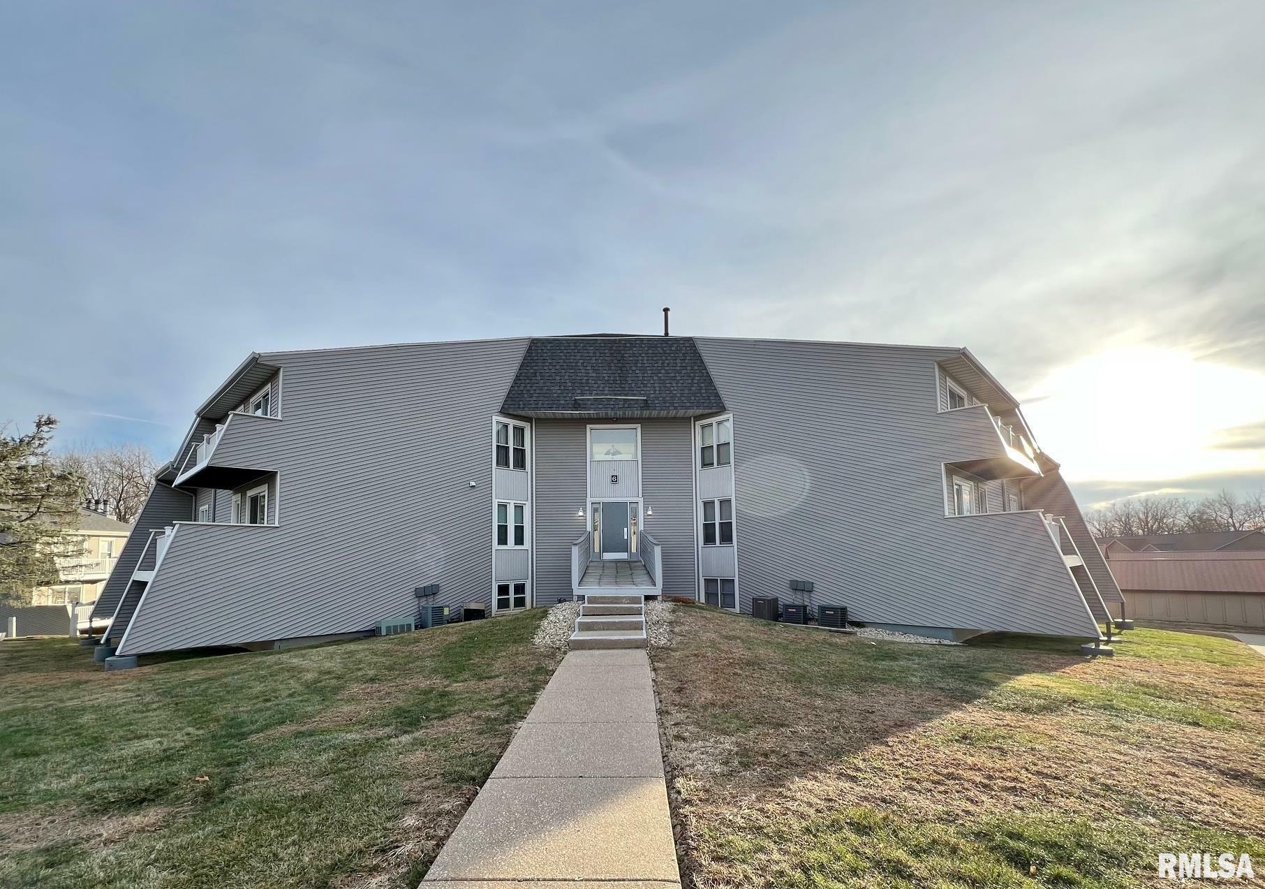 Property Photo:  2632 W Willowlake Drive 612  IL 61614 