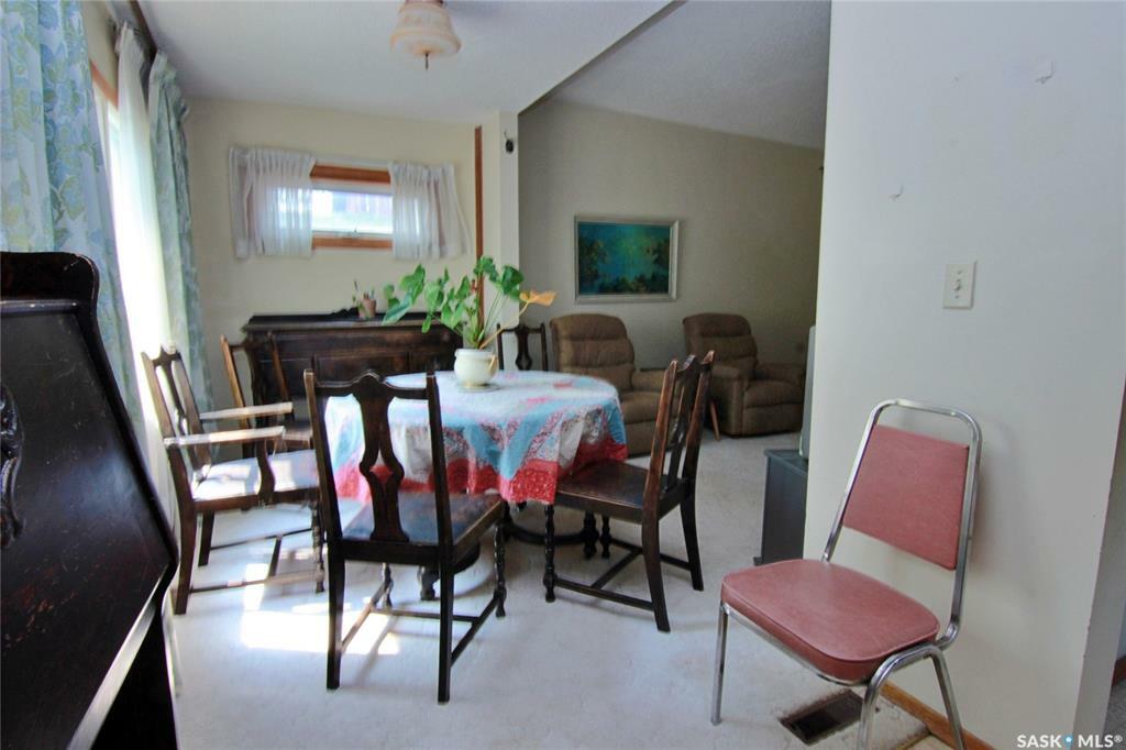 Property Photo:  618 31st Street W  SK S7L 0R3 