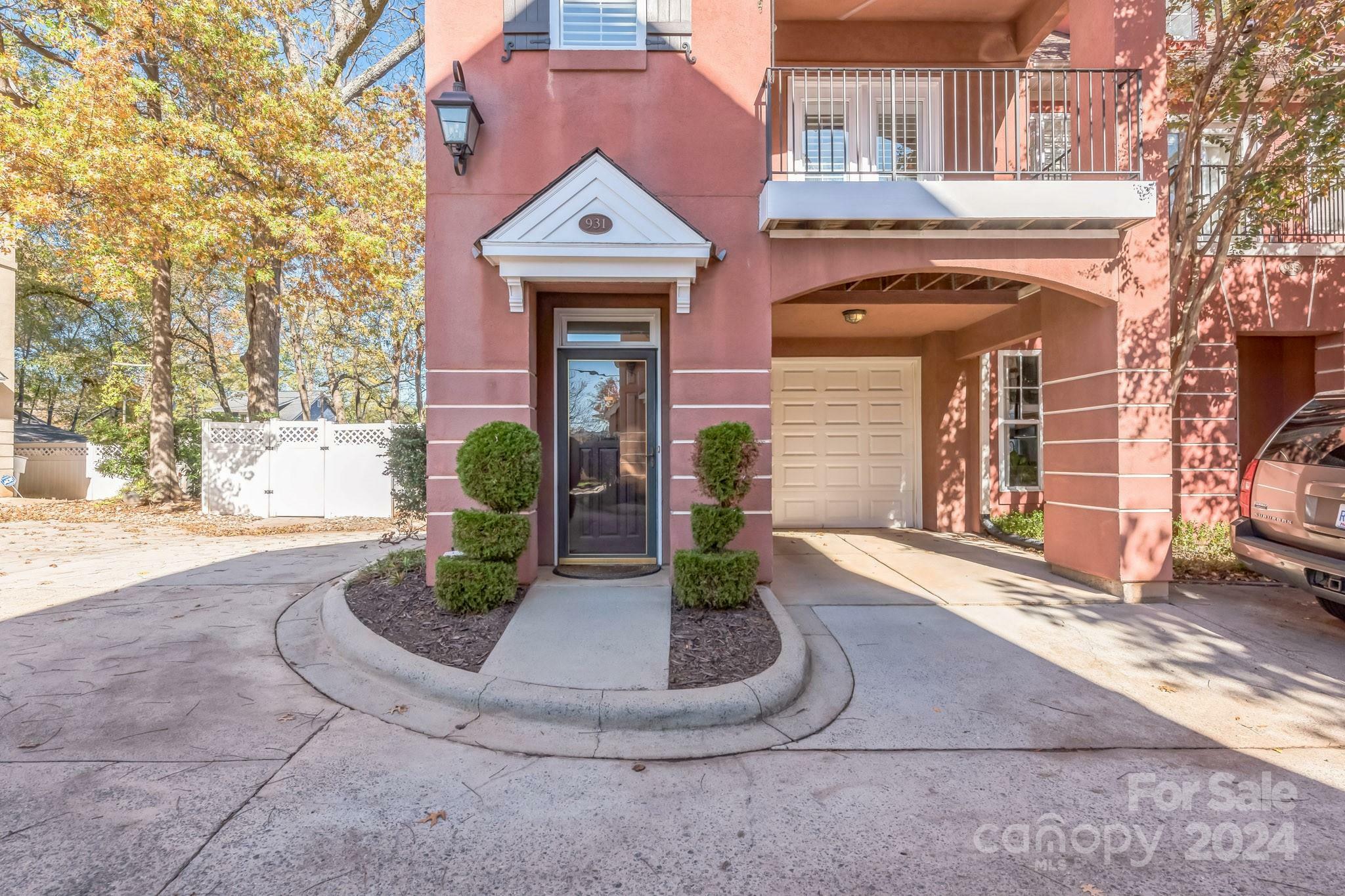 Property Photo:  931 Hawthorne Bridge Court  NC 28204 