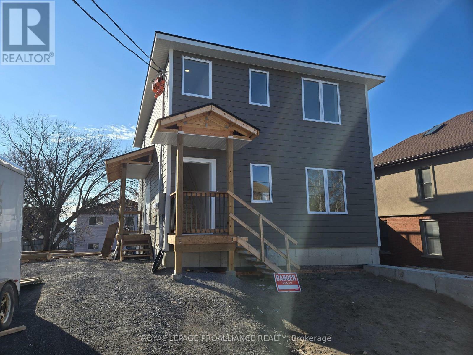 Property Photo:  45 Heber Street Unit 1  ON K8V 1M8 