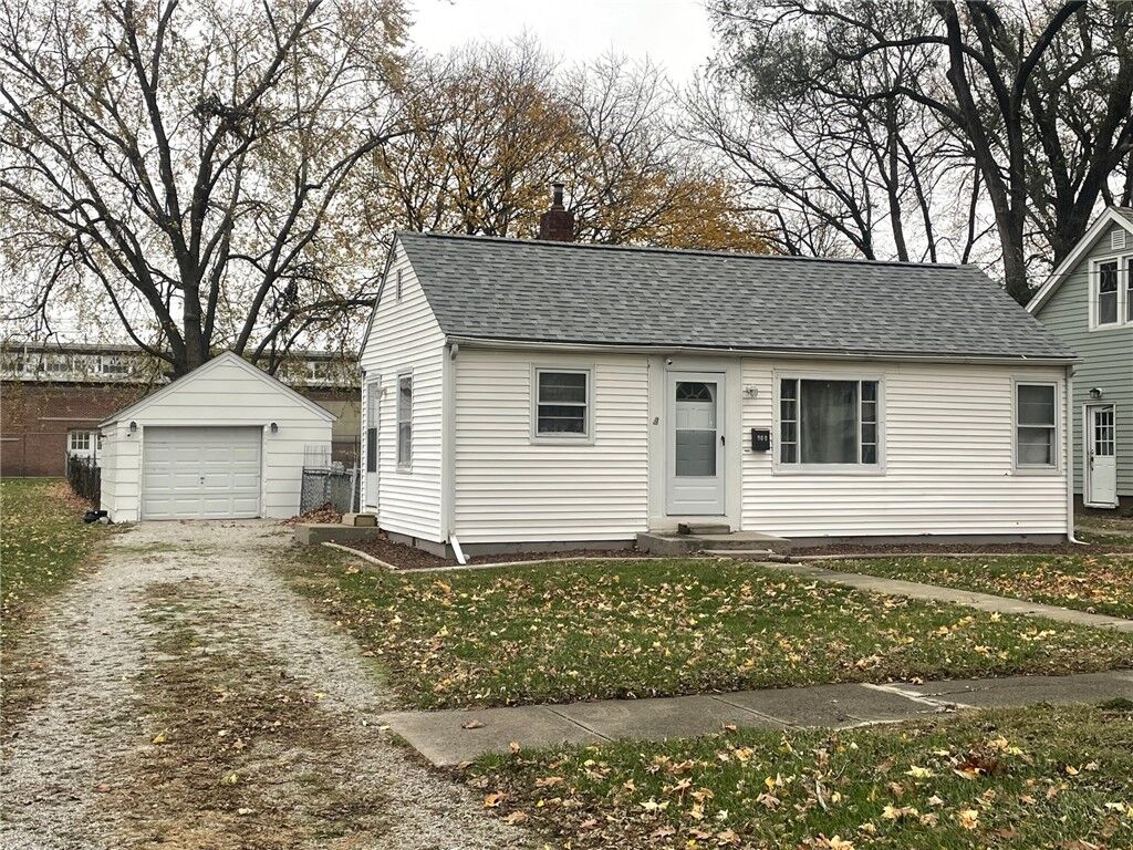 Property Photo: 900 S 13th Street IL 61938