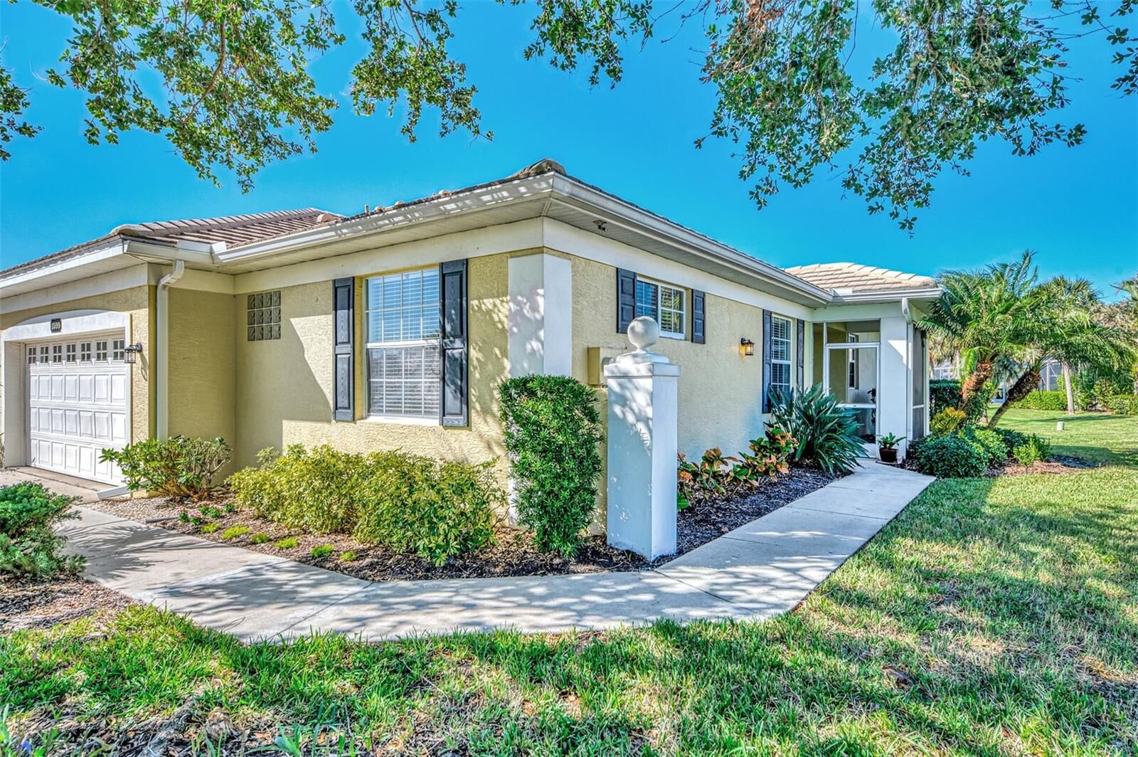 Property Photo: 1599 Monarch Drive 1599 FL 34293