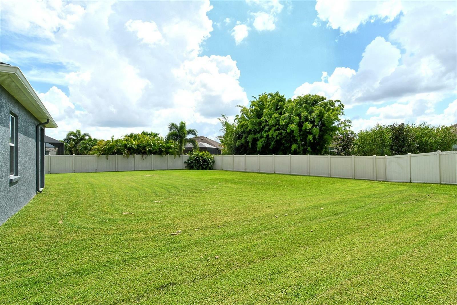 Property Photo:  4931 131st Drive E  FL 34219 