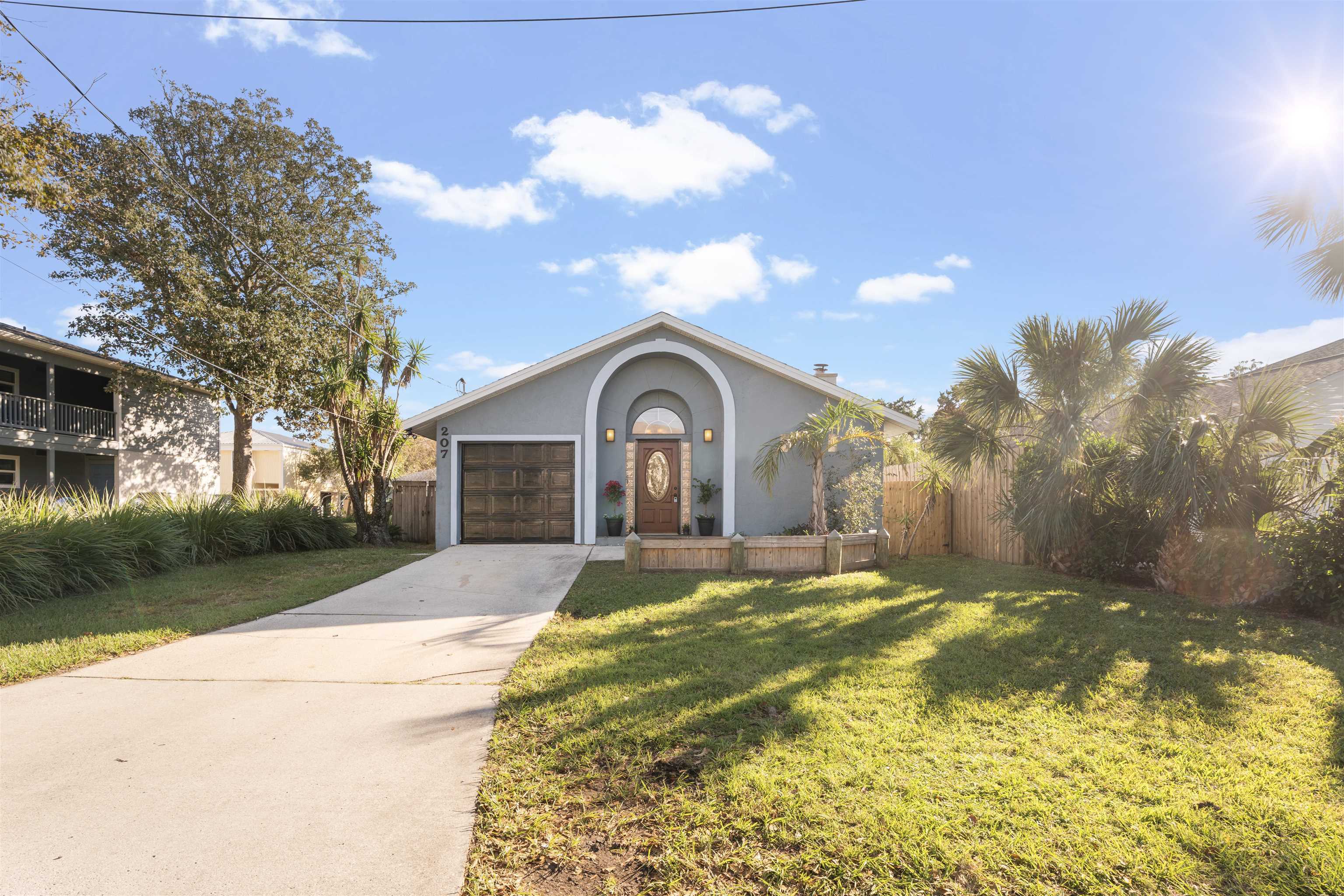 Property Photo: 207 B Street FL 32080