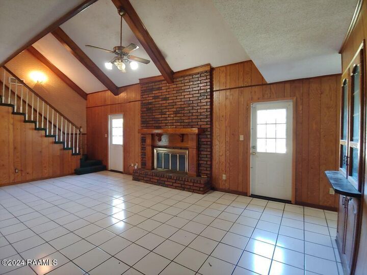 Property Photo: 201 Kingswood Drive LA 70501