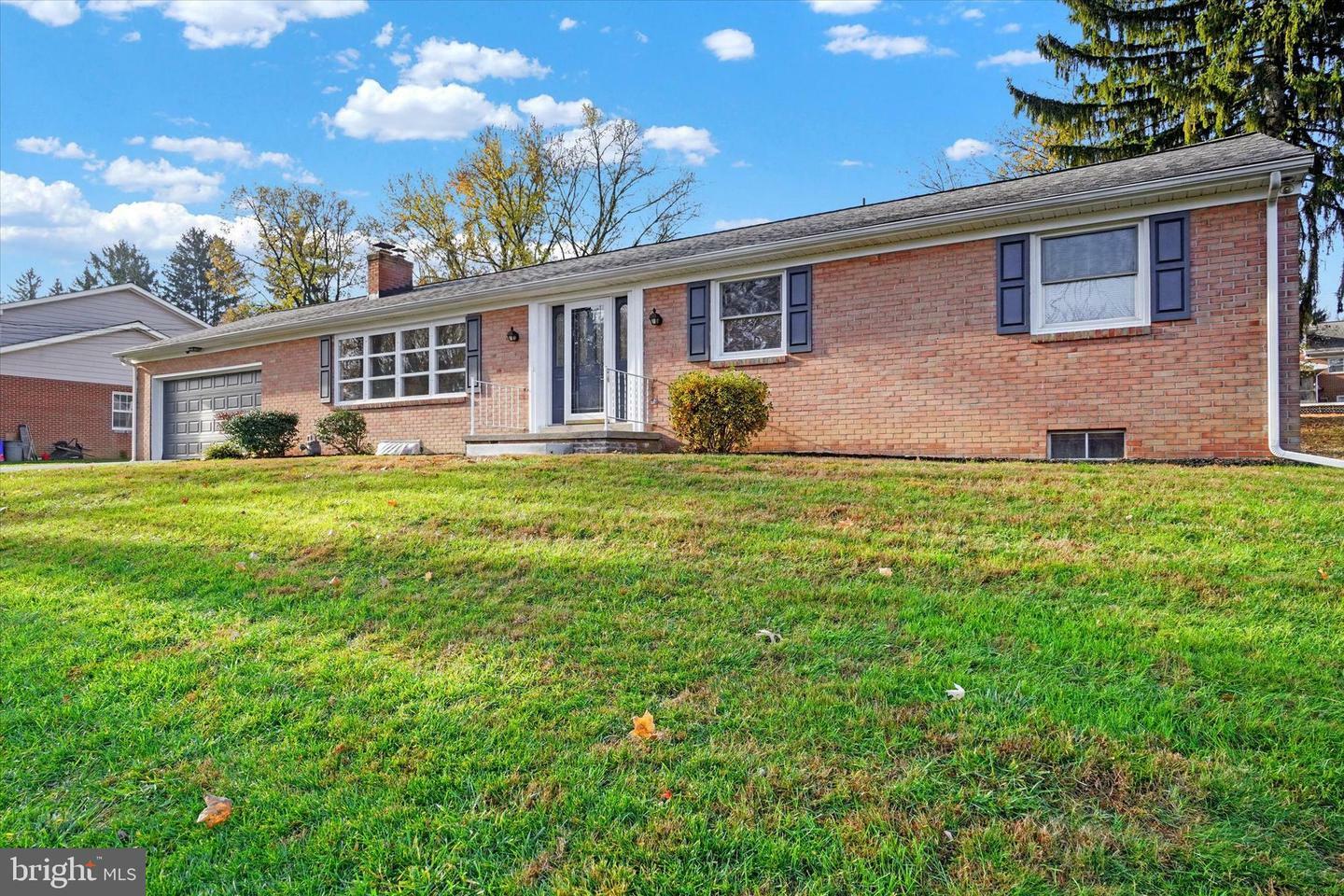 Property Photo:  250 N Lynbrook Drive N  PA 17402 