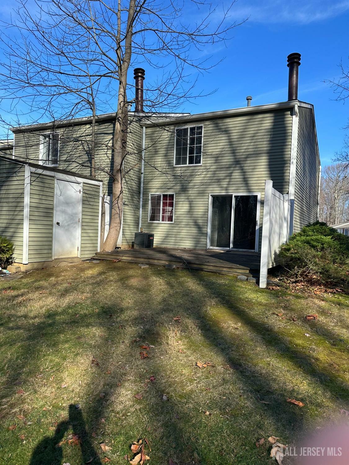 Property Photo:  16 Aspen Court  NJ 08852 