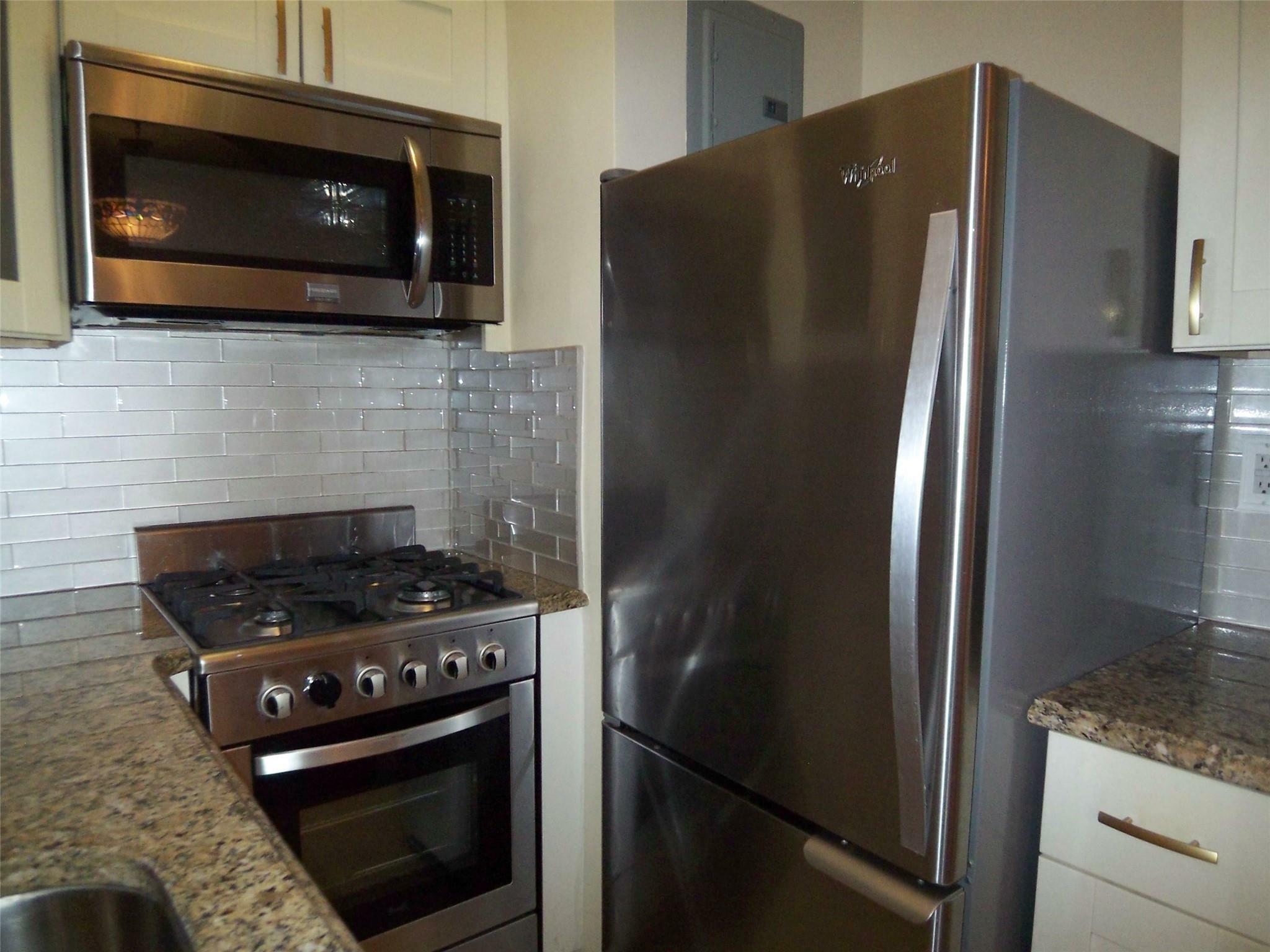 Property Photo:  61 W Grand Street 4A  NY 10552 