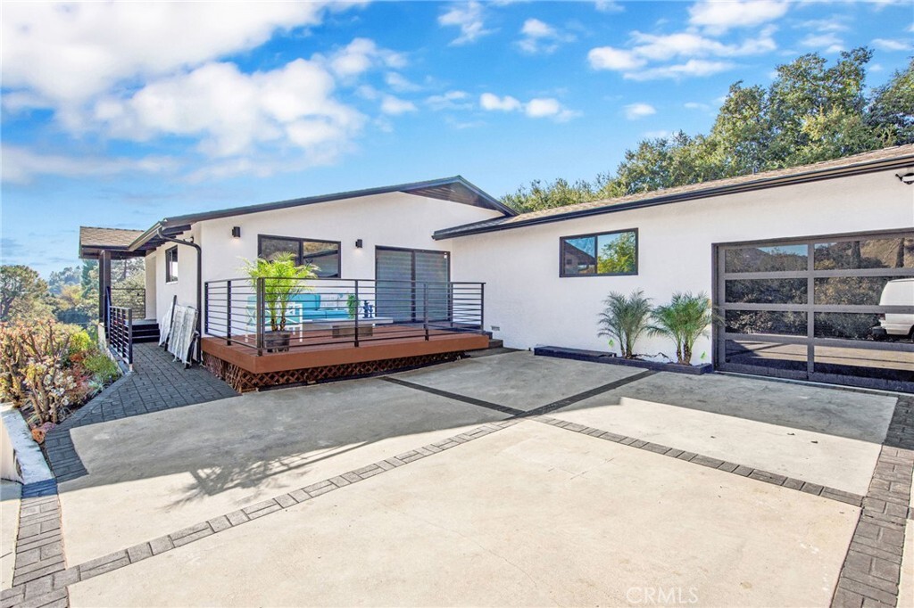 Property Photo: 1433 El Rito Avenue CA 91208