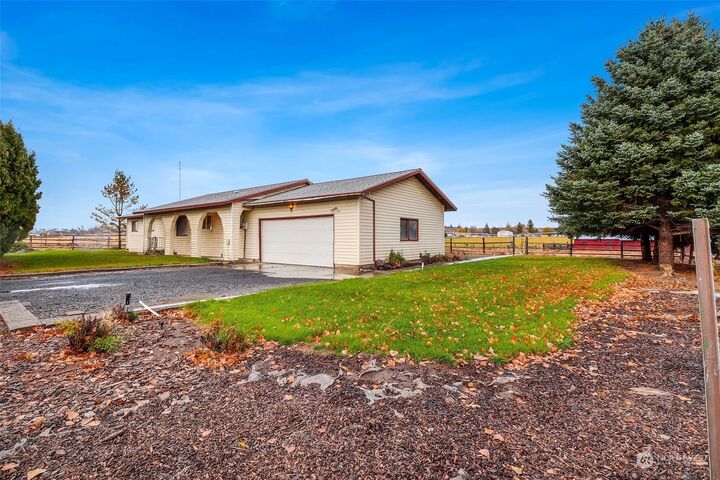 Property Photo:  7589  Redmond Road NE  WA 98837 