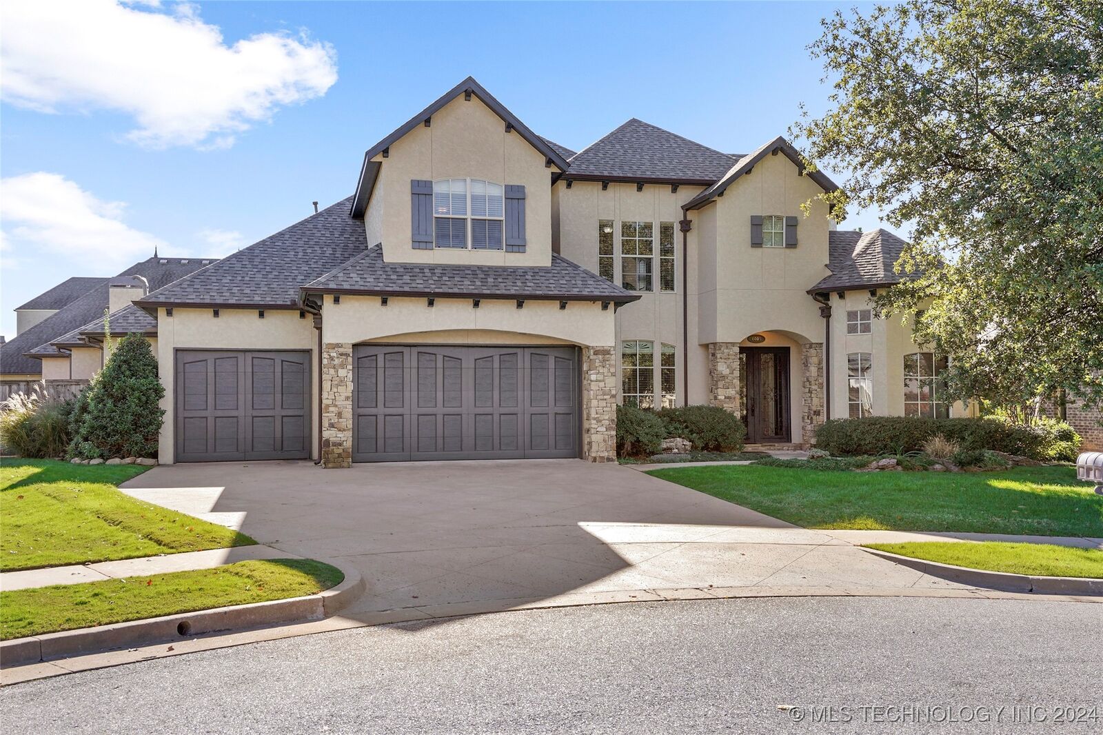 Property Photo: 6005 W Utica Circle OK 74011