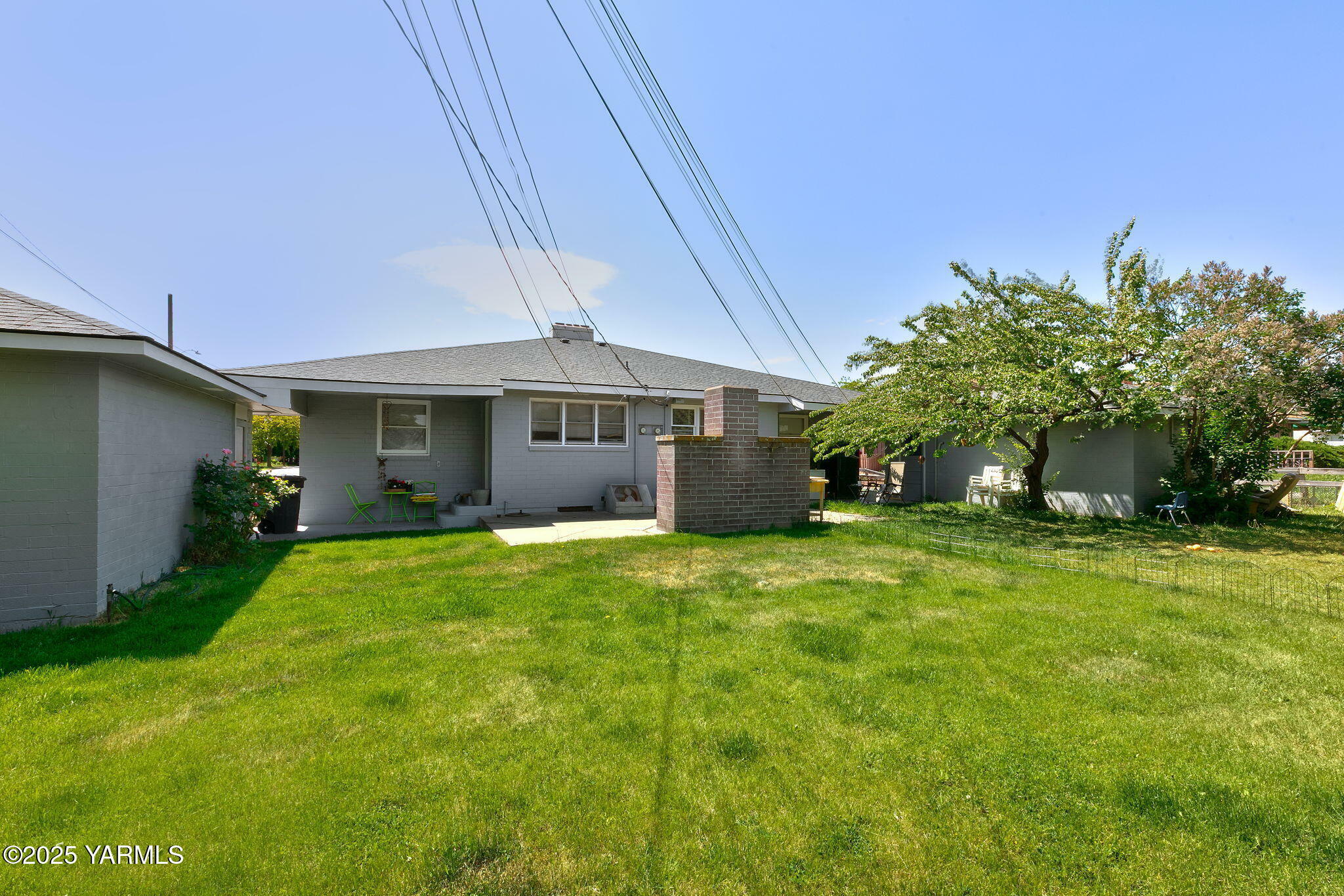 Property Photo: 4101/4103 W Lincoln Ave WA 98908