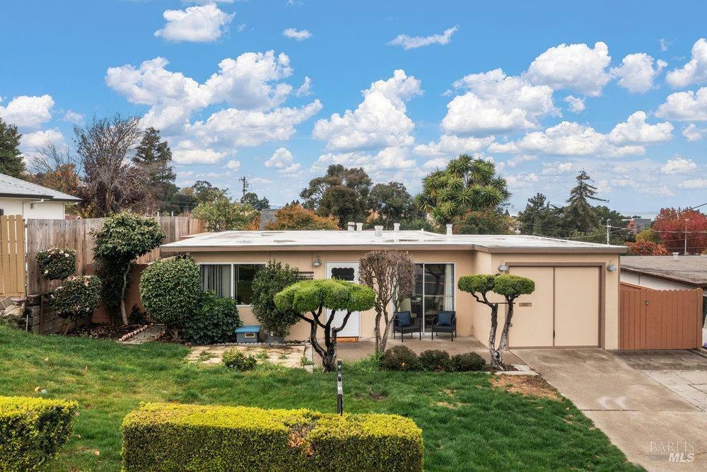 Property Photo:  850 Sunnyview Drive  CA 94564 