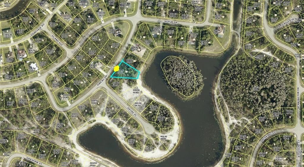 Property Photo: 420 Juneau Dr FL 33974
