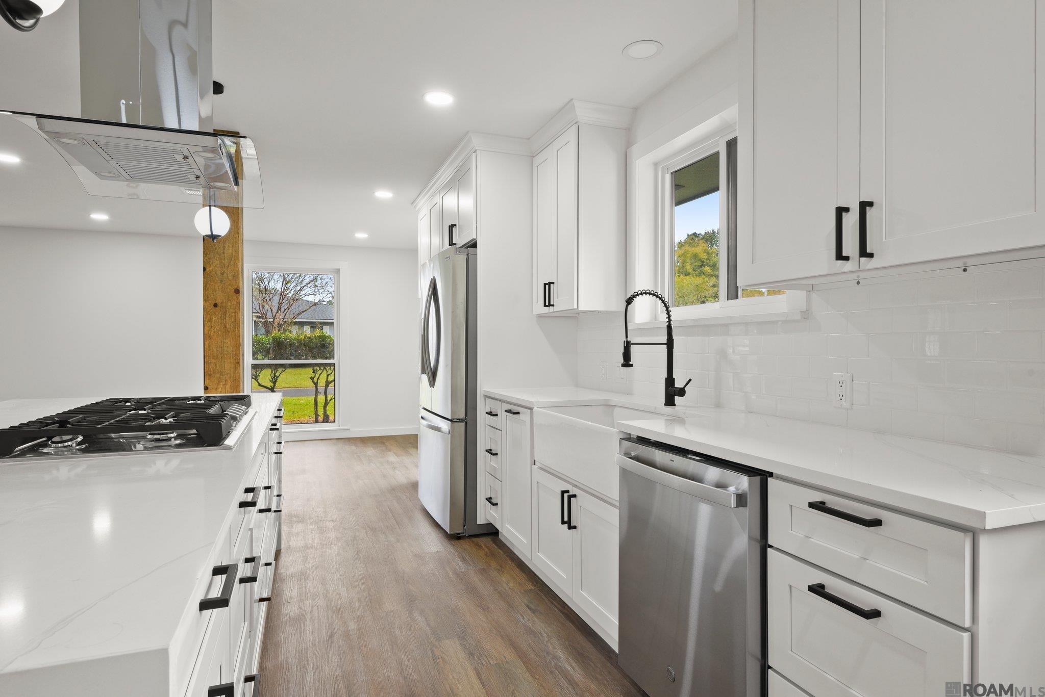 Property Photo: 1121 Sharynwood Dr LA 70808