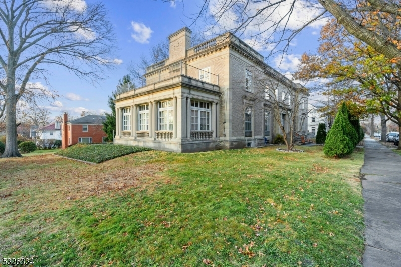 Property Photo:  229 Ballantine Pkwy  NJ 07104 