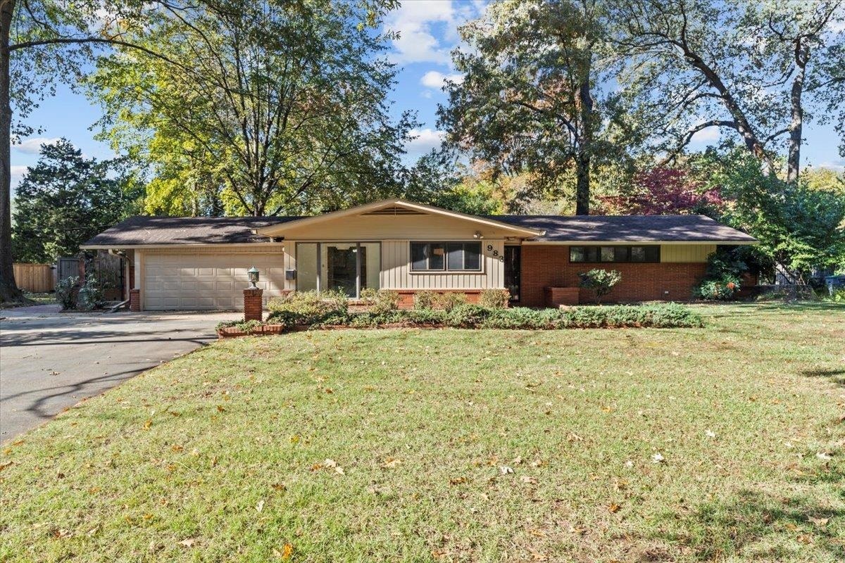 Property Photo: 983 Fair Meadow Dr TN 38117