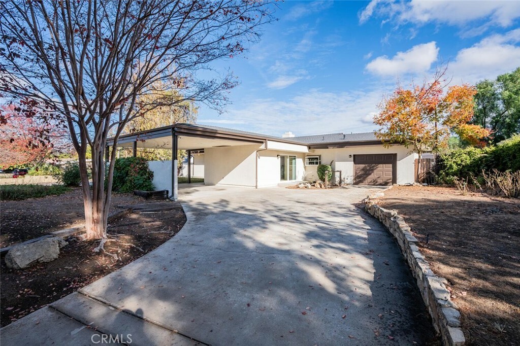 Property Photo:  1142 Waverly Heights Drive  CA 91360 