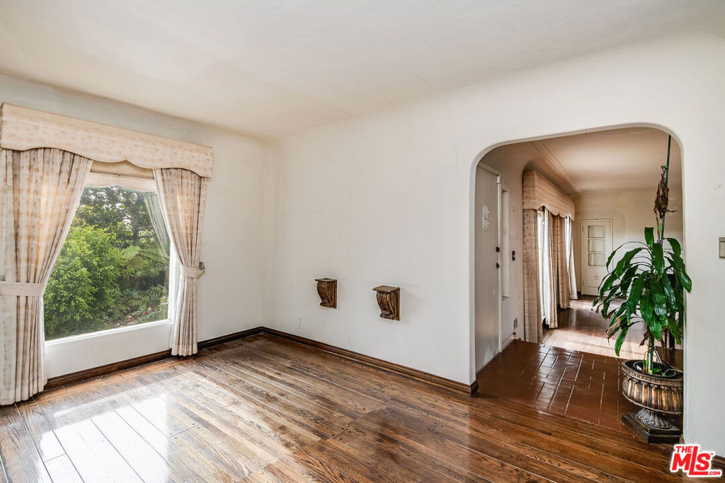 Property Photo:  1362 Miller Drive  CA 90069 