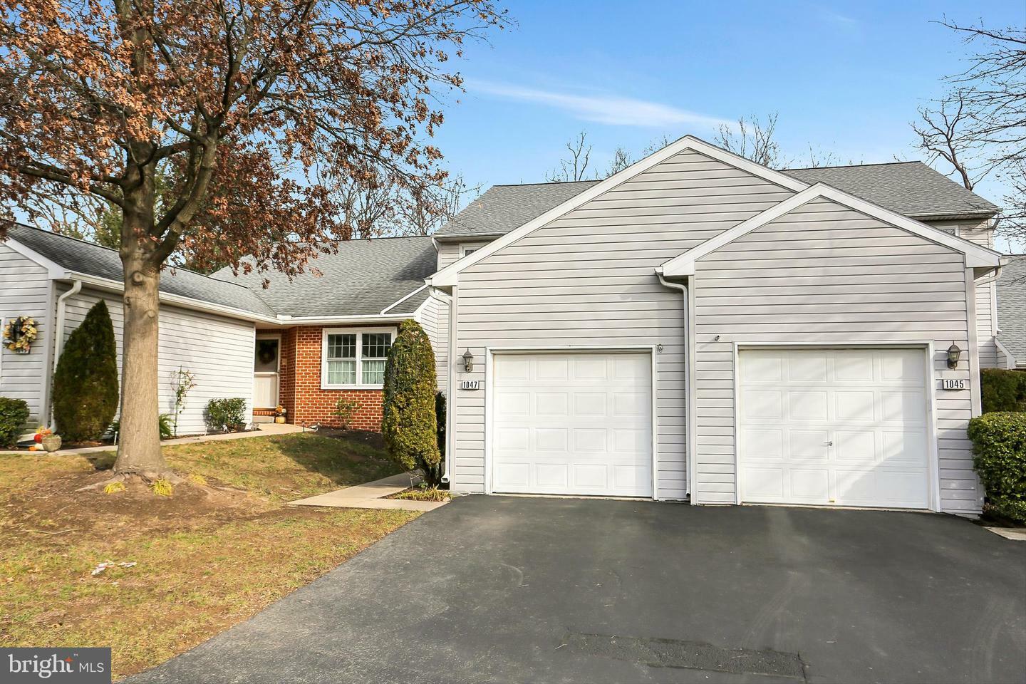 Property Photo:  1047 Pond Ridge Drive  PA 17111 