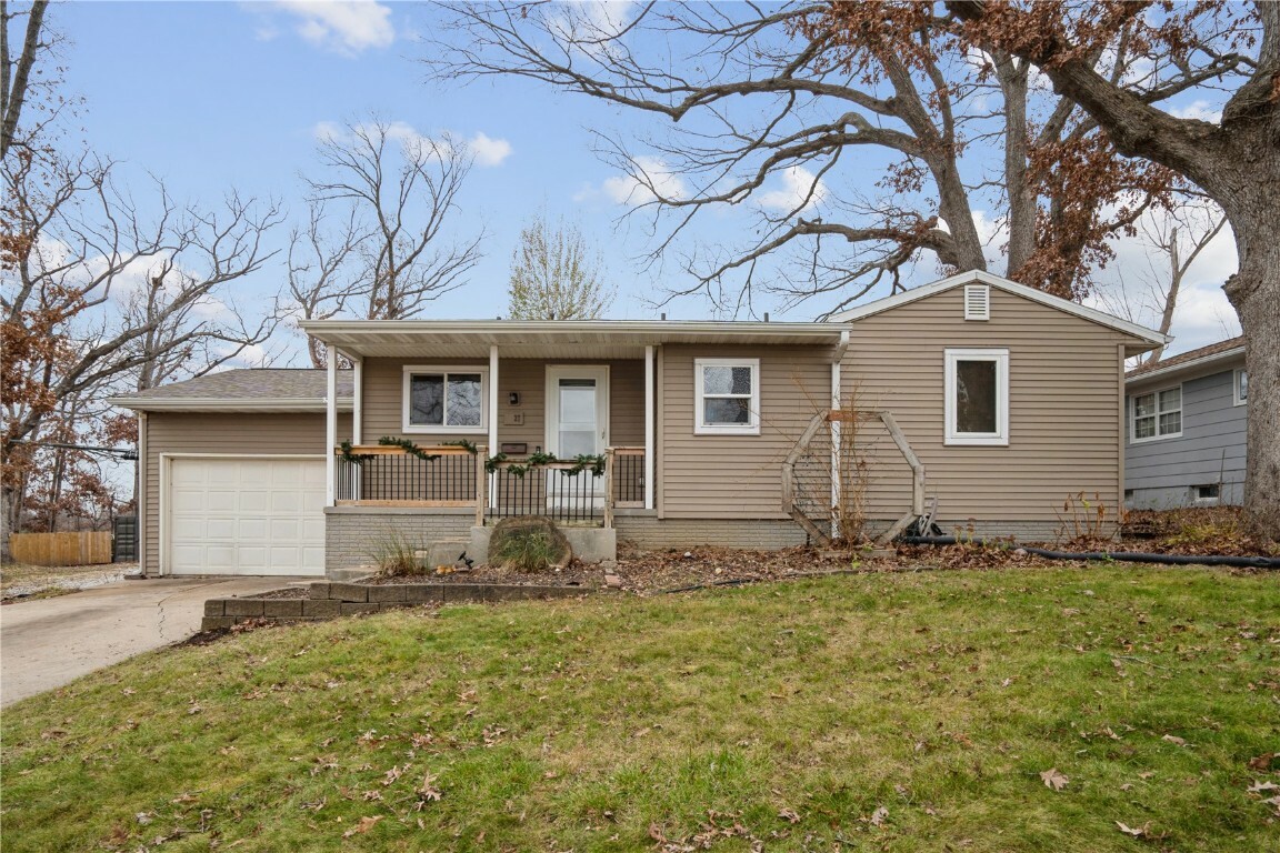 Property Photo:  2237 Birchwood Drive NE  IA 52402 