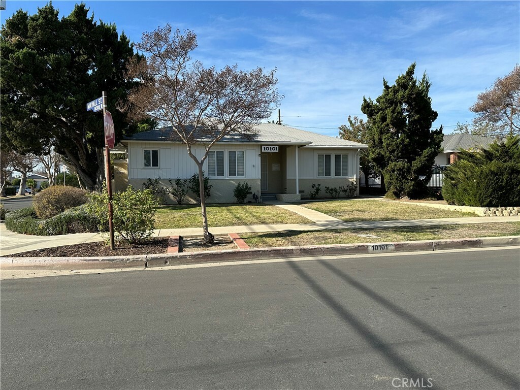 Property Photo:  10101 Sophia Avenue  CA 91343 