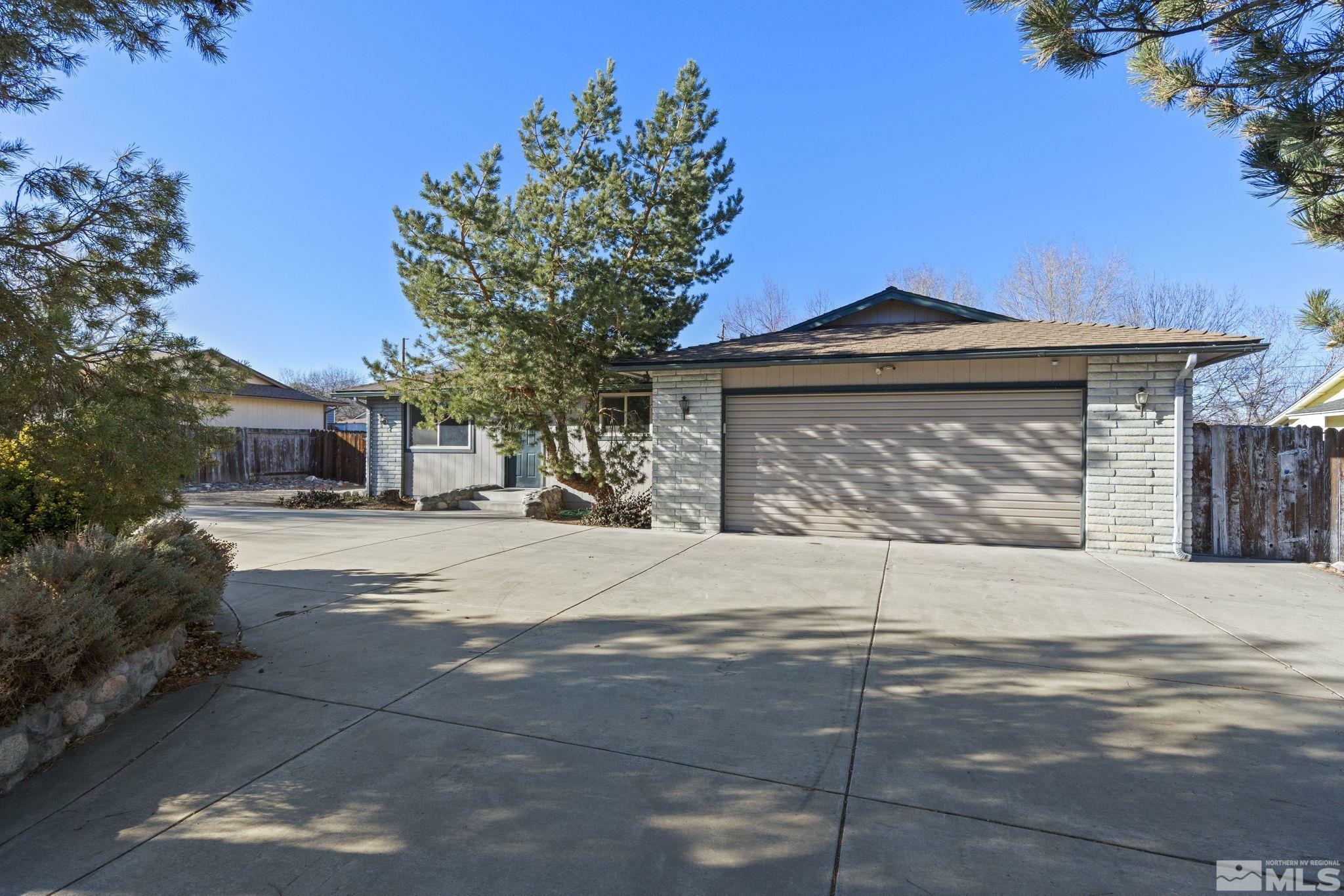 Property Photo:  35 E Janere Ct  NV 89436 