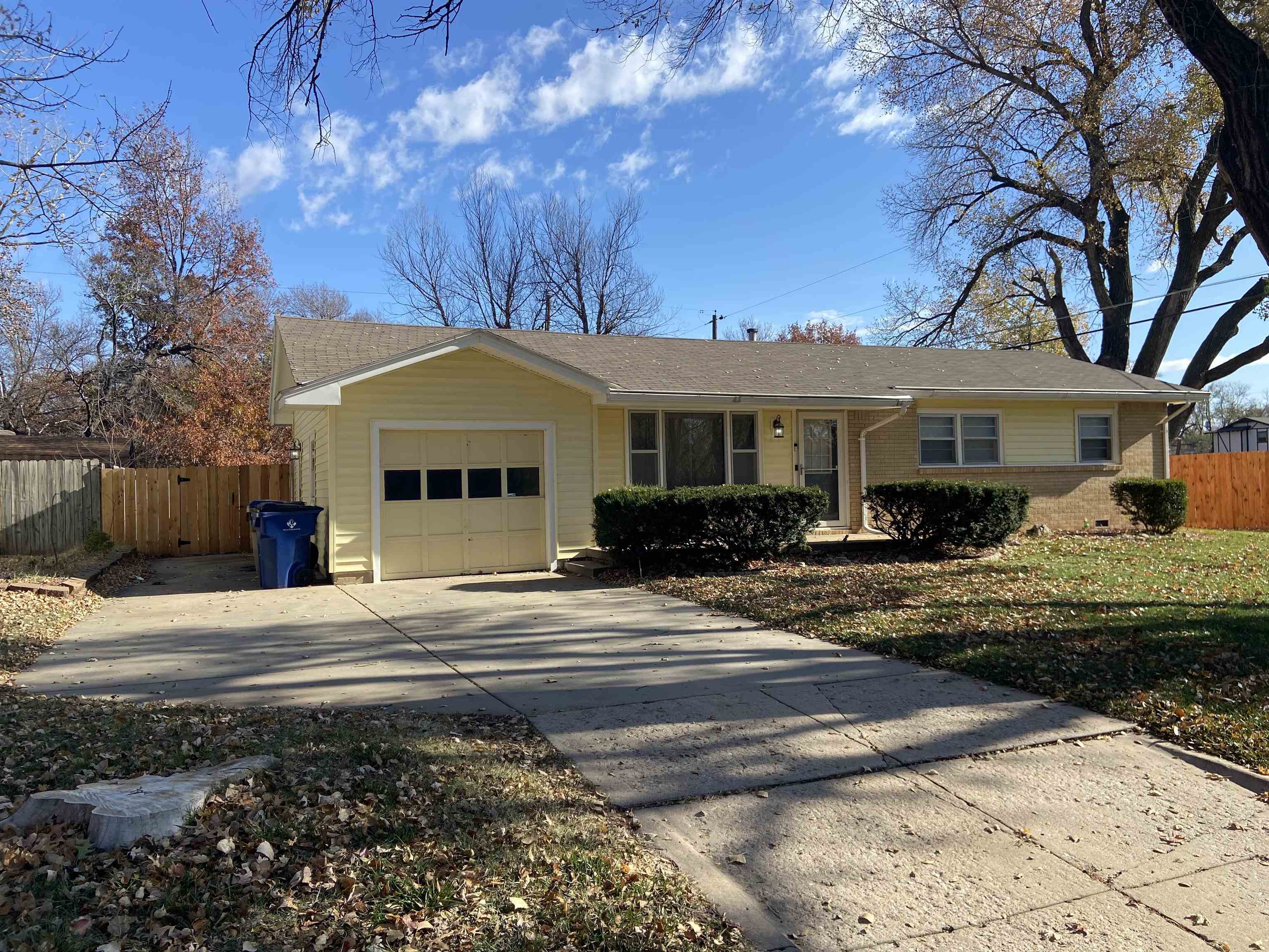 Property Photo:  1436 N Holland Ln  KS 67212-1521 