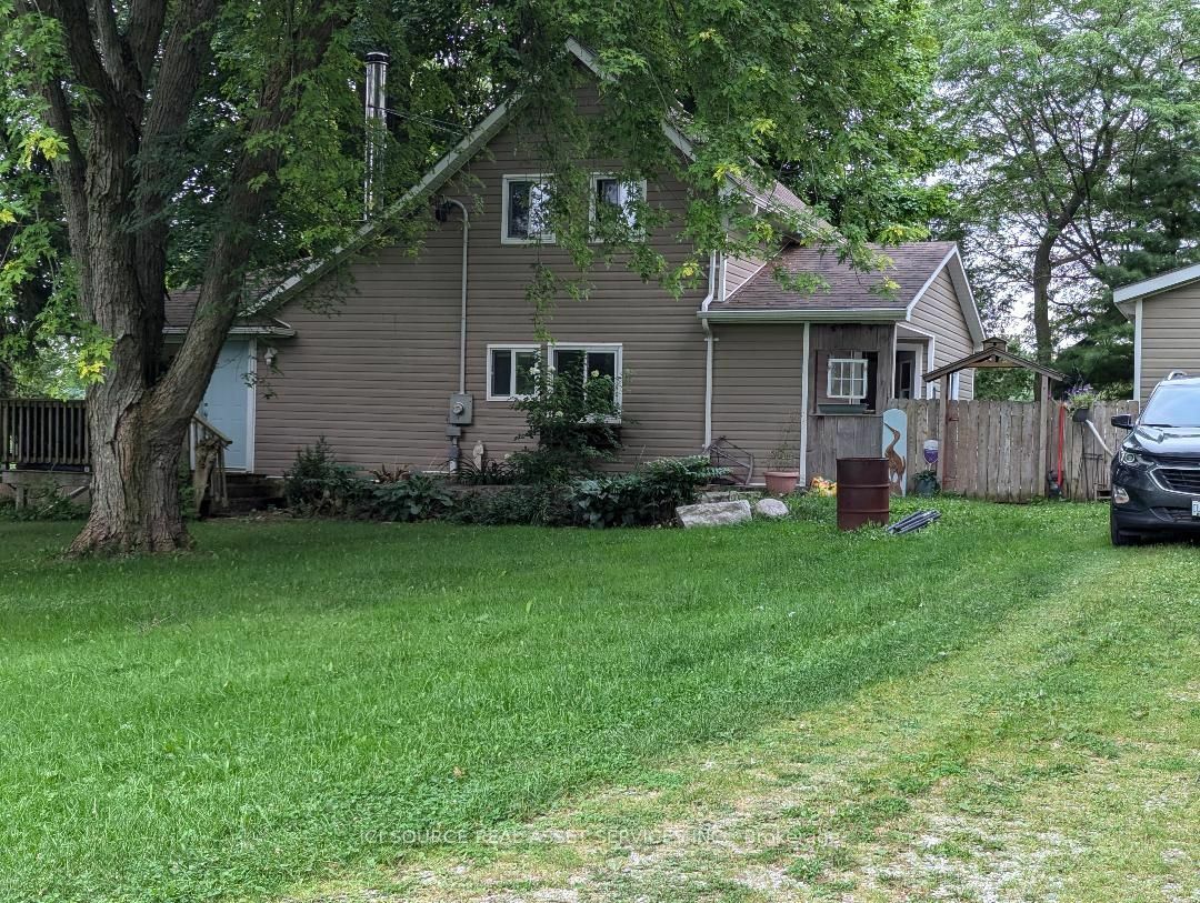 Property Photo:  752 Stauffer St  ON N0G 2H0 