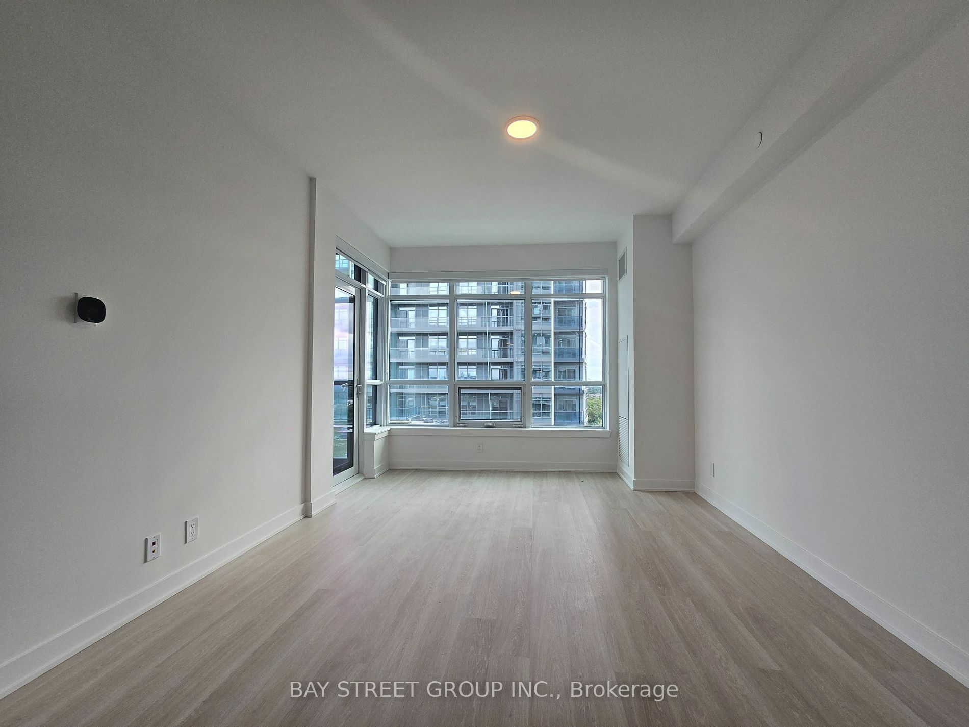 Property Photo:  50 Upper Mall Way 902B  ON L4J 4P8 