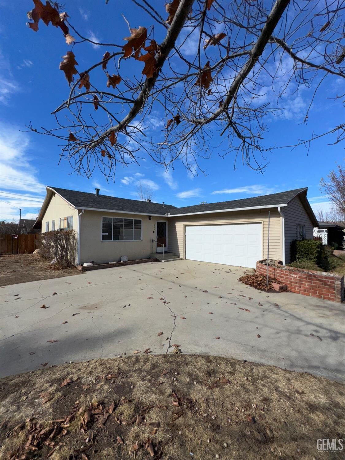 Property Photo:  525 Carroll Way  CA 93561 