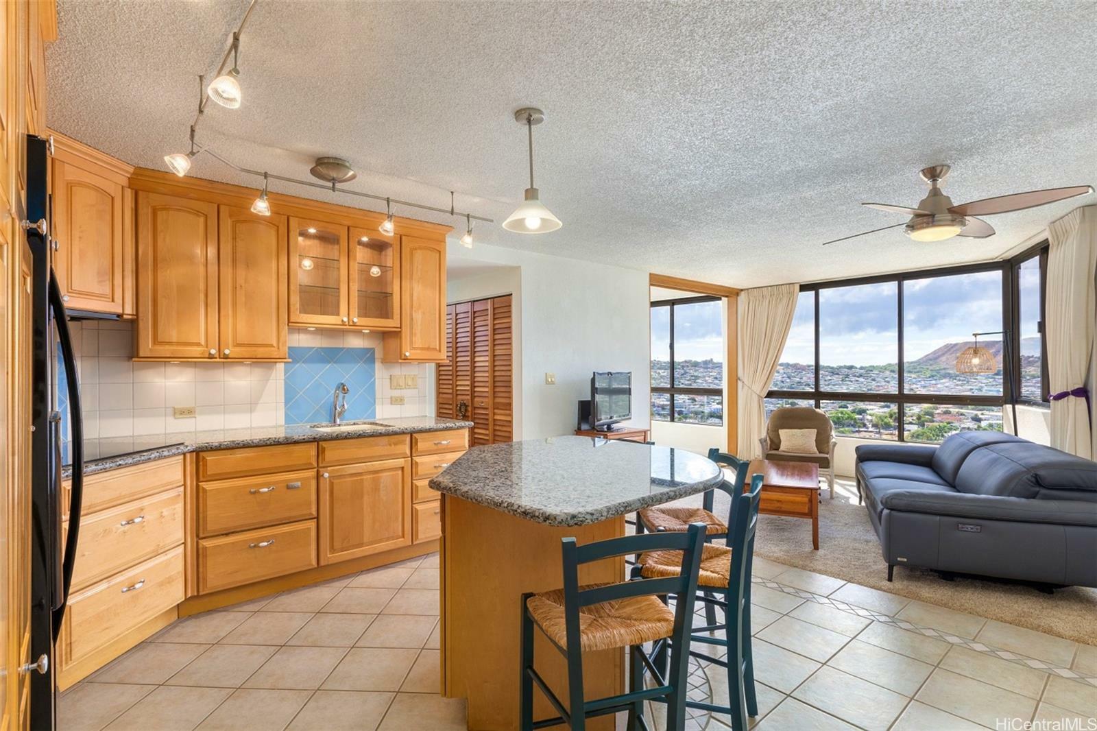 Property Photo:  320 Liliuokalani Avenue 2403  HI 96815 