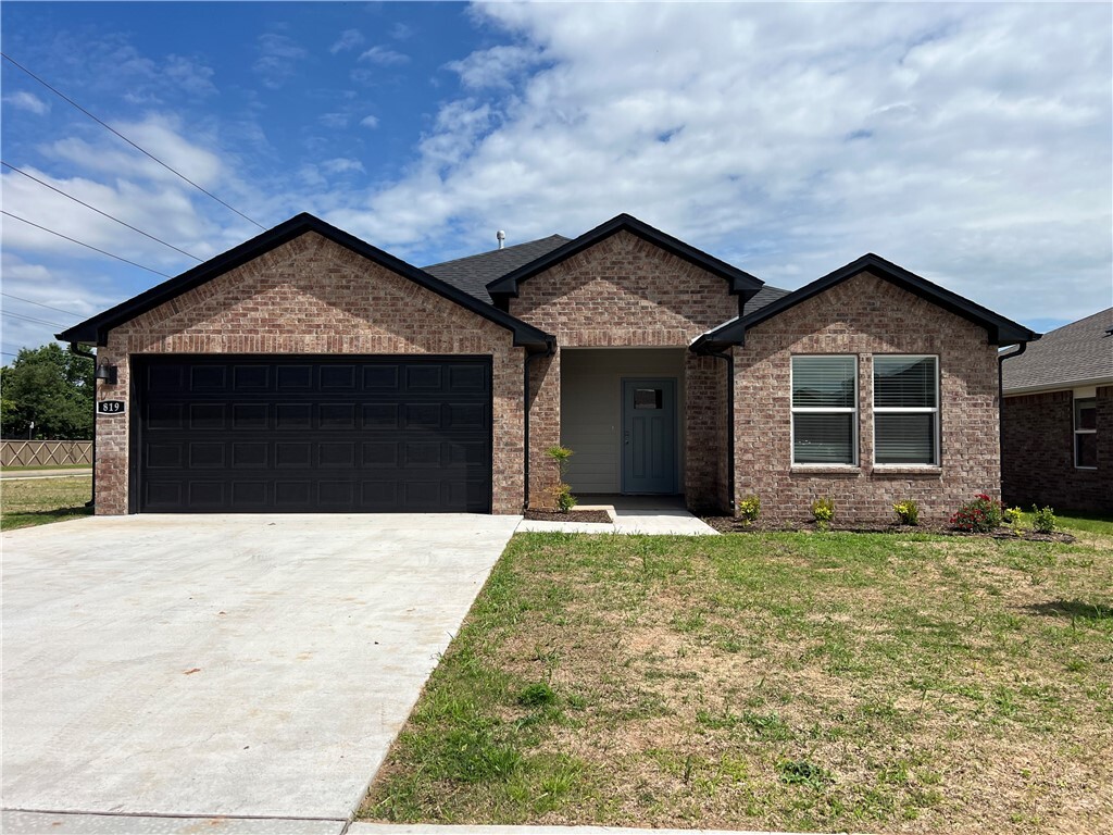 Property Photo: 819 Heeler Avenue AR 72745