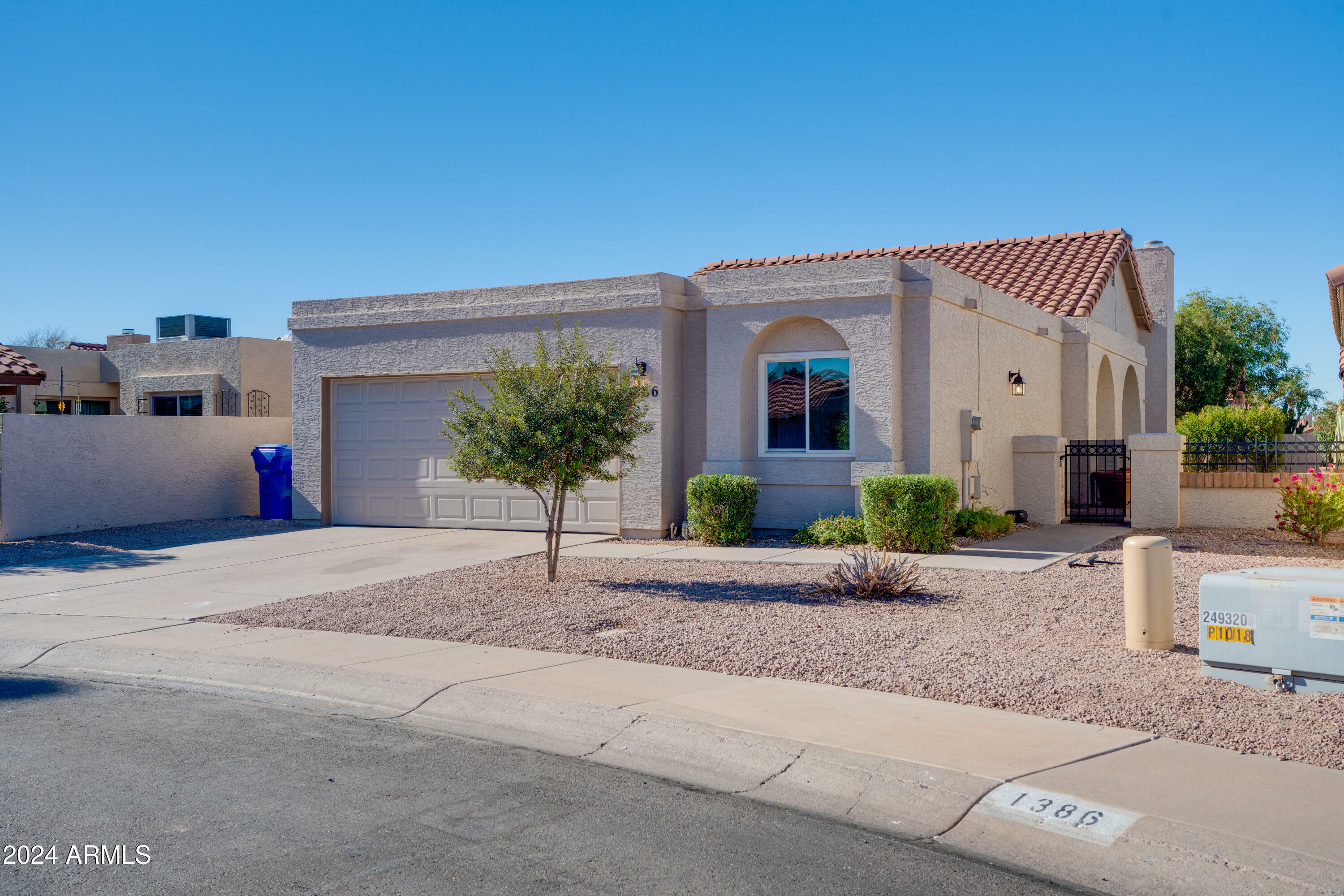 Property Photo:  1386 N Bullmoose Court  AZ 85224 