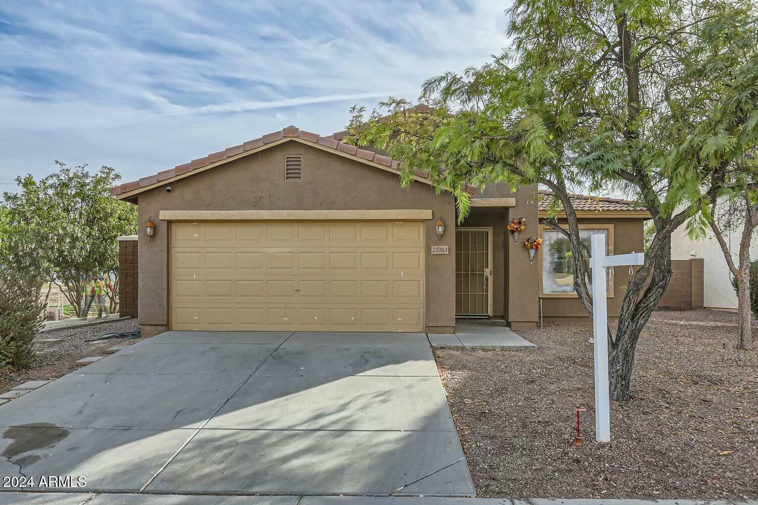 Property Photo: 25763 W Satellite Lane AZ 85326