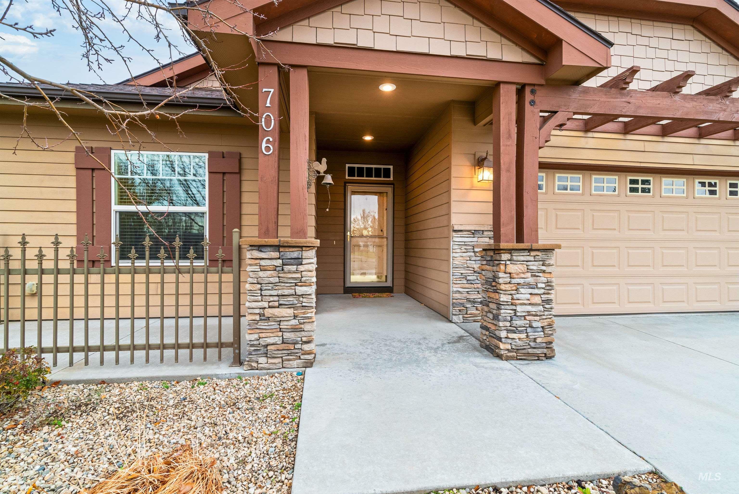 Property Photo:  706 W Indian Rocks St  ID 83646-7286 