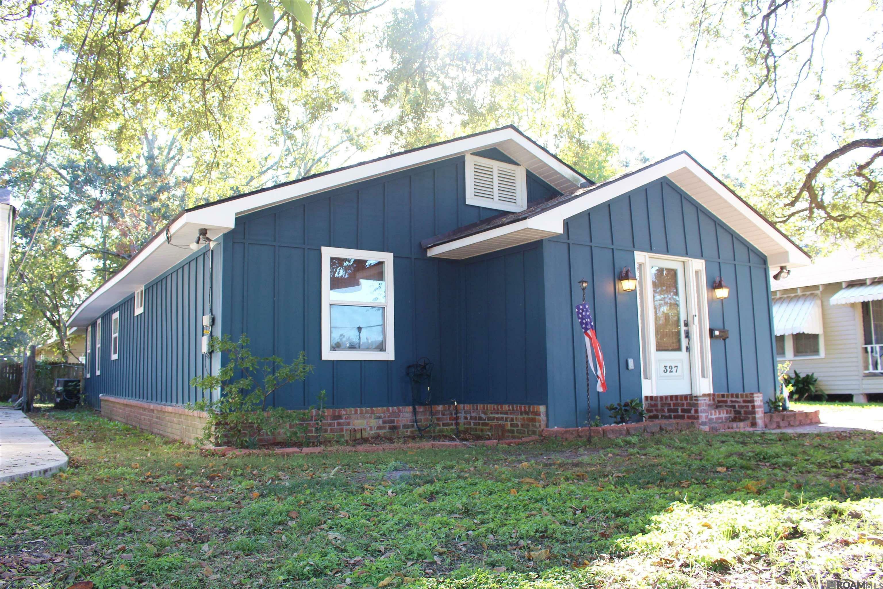 Property Photo: 327 Ave B LA 70767