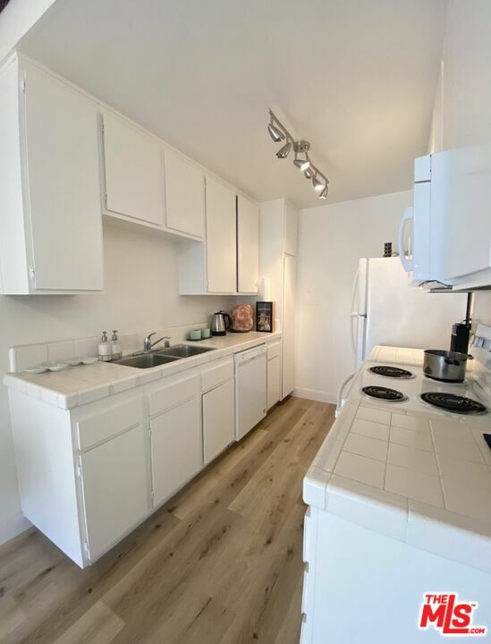 Property Photo:  5460 White Oak Ave F309  CA 91316 