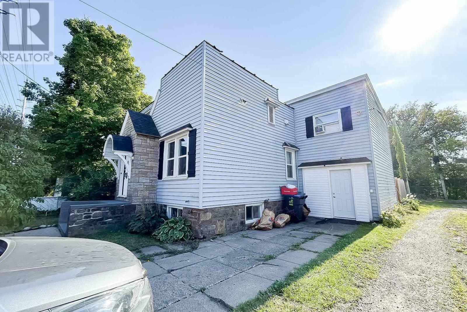 Property Photo:  449 Wellington St  ON P6A 2M1 