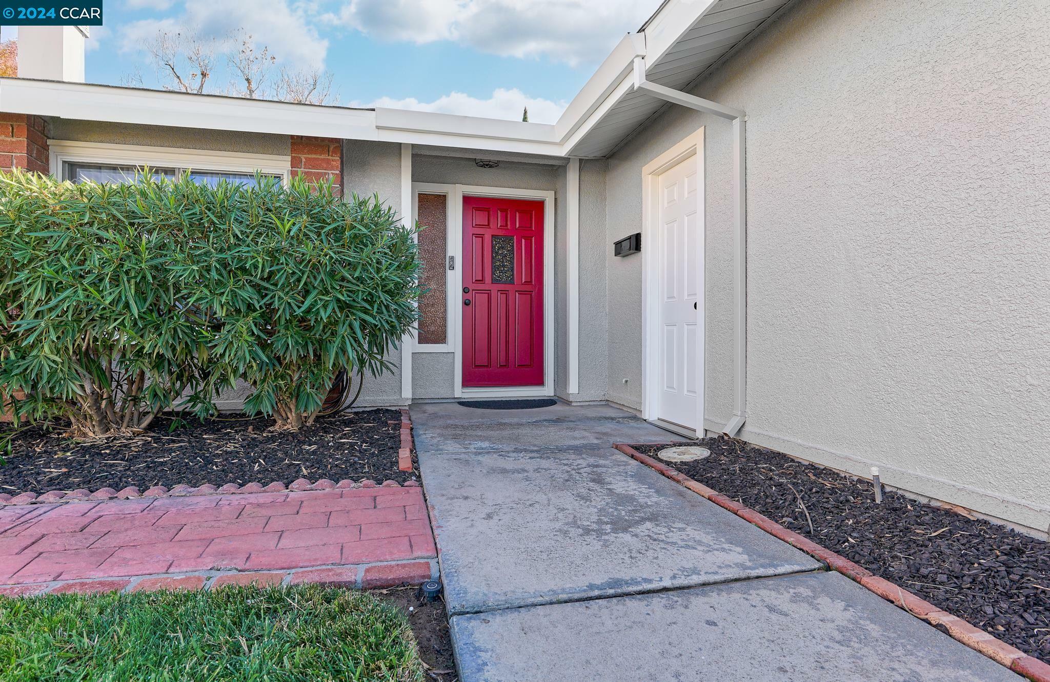 Property Photo:  23 Rossmoor Ct  CA 94565 